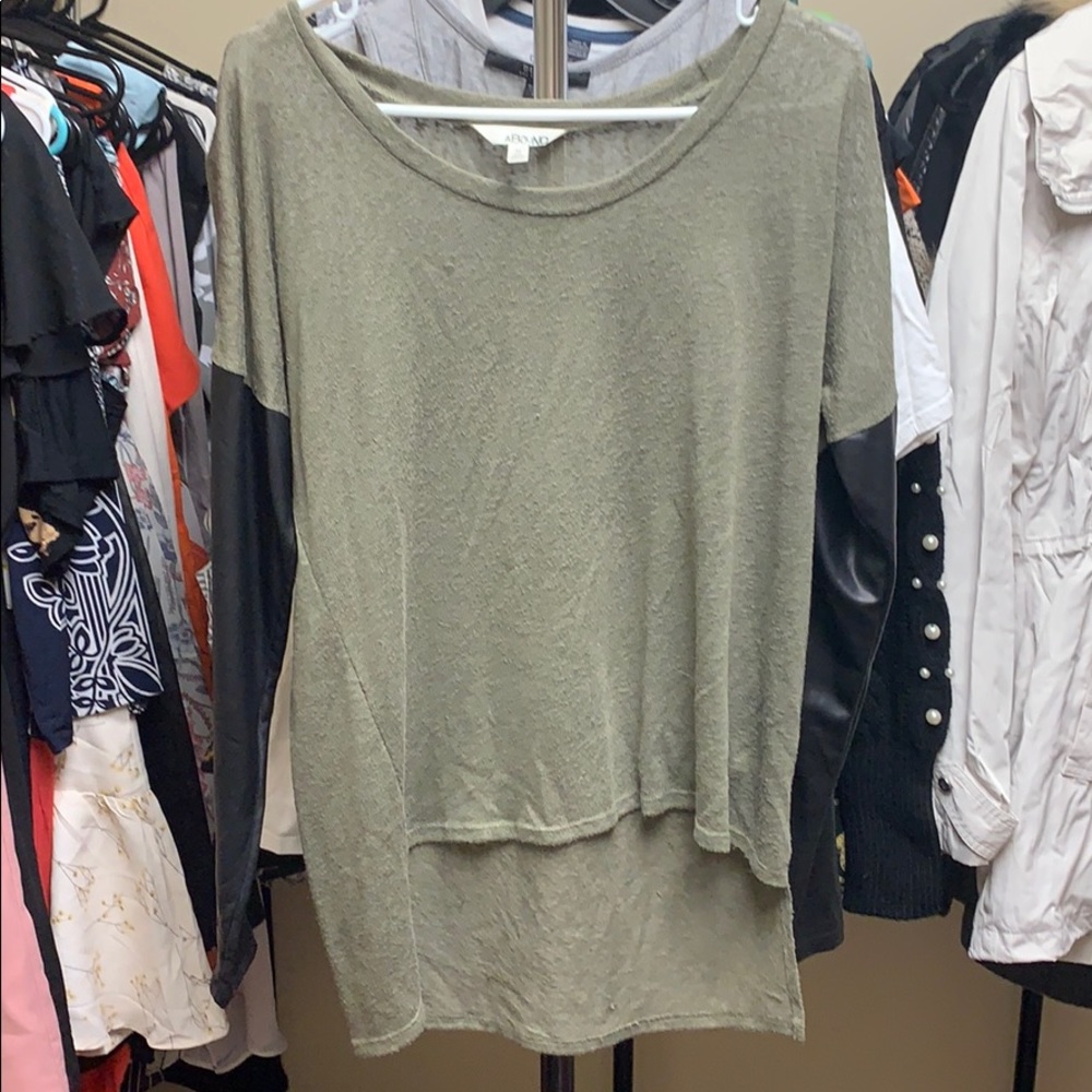 Abound Hi-Low Shirt - Women’s size M